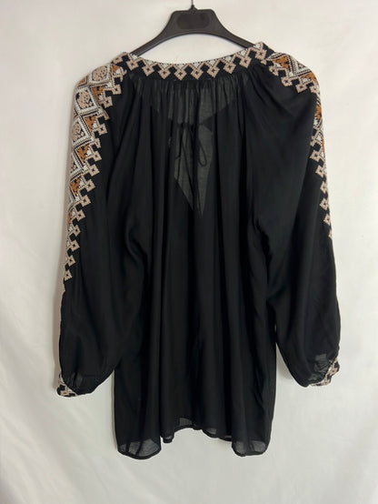 MELISSA ODABASH. Black blouse with cross-stitch details. YOU