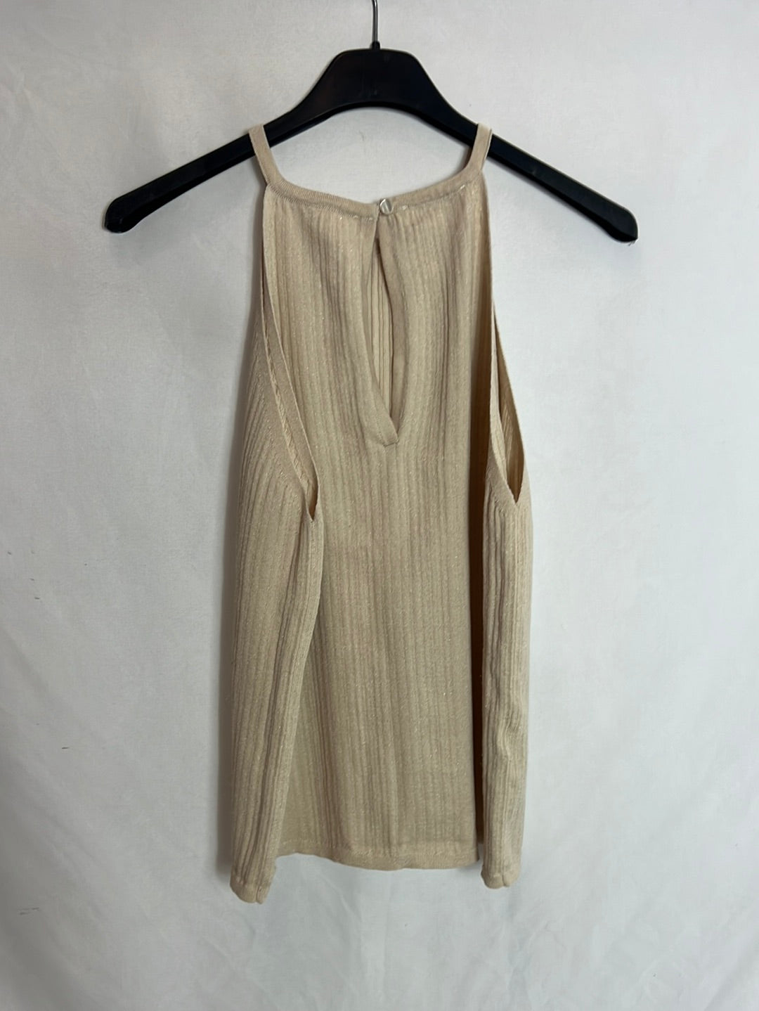 MANGO. Top textura beige cuello halter. T L