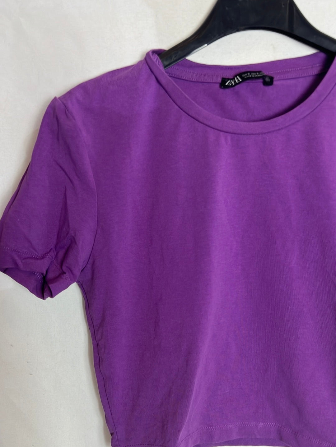 ZARA. Camiseta crop morada T.s