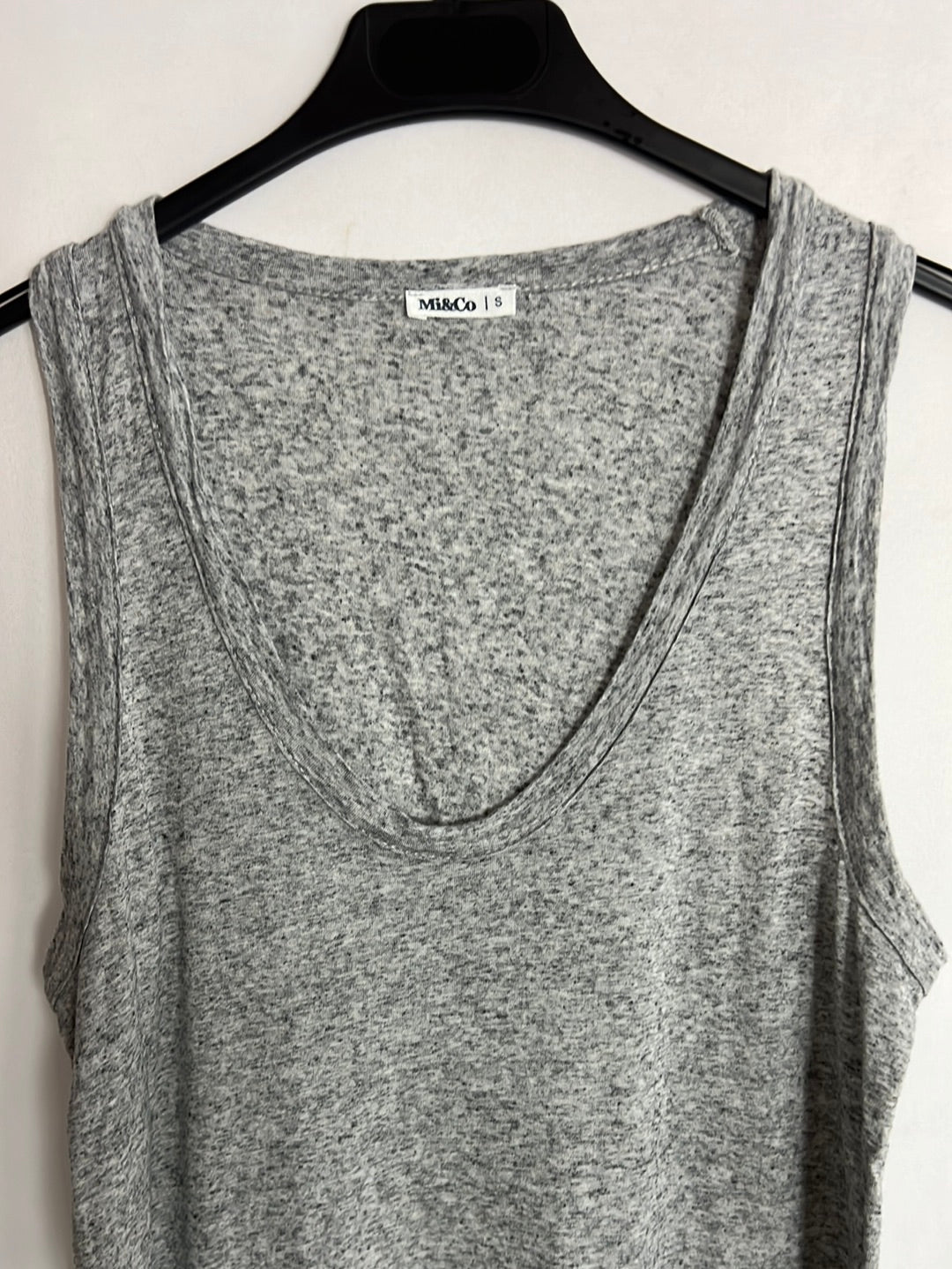 MI&CO. Camiseta gris jaspeada tirantes. T S