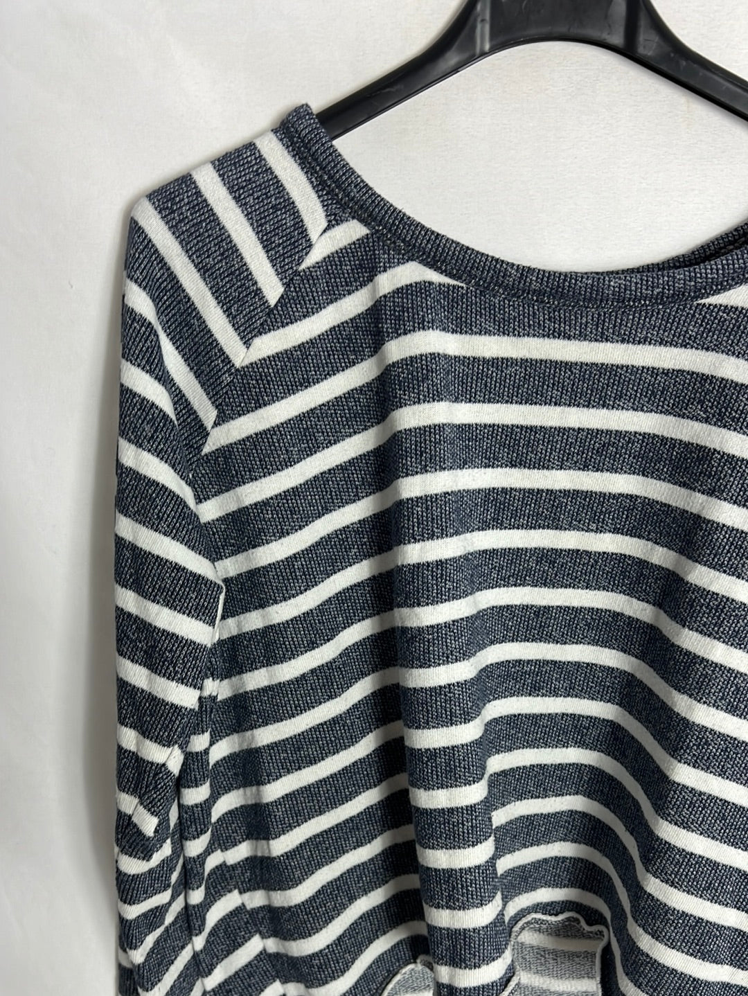 OYSHO. Sudadera azul rayas corta. T M