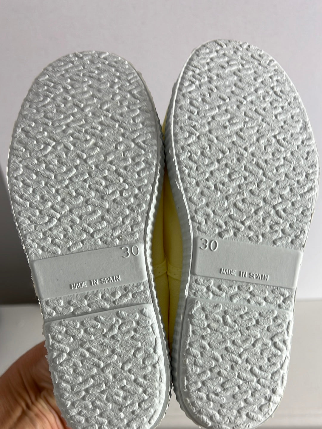 CIENTA. Yellow canvas sneakers with toe cap. Size 30