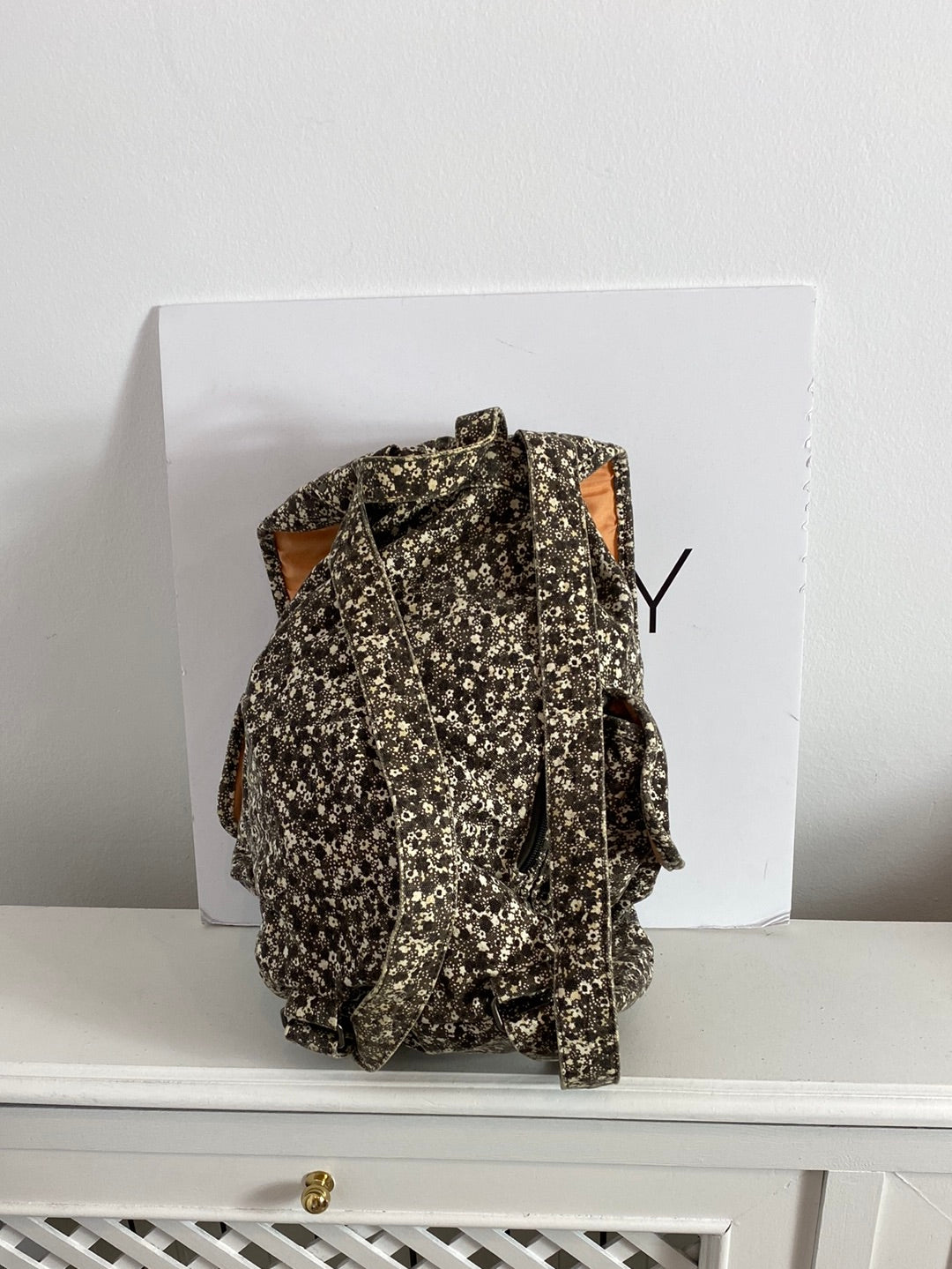 OTRAS. Mochilla marrón