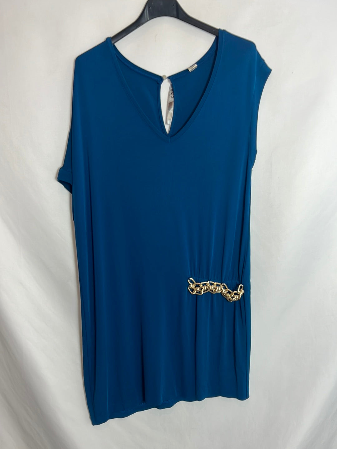 OTRAS. Vestido corto azul cadena dorada. T M