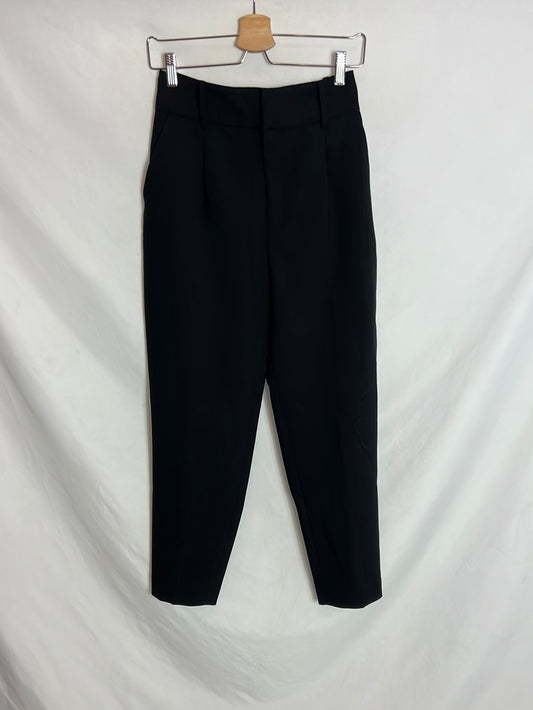 ZARA.Pantalones negros pinzas T.XS