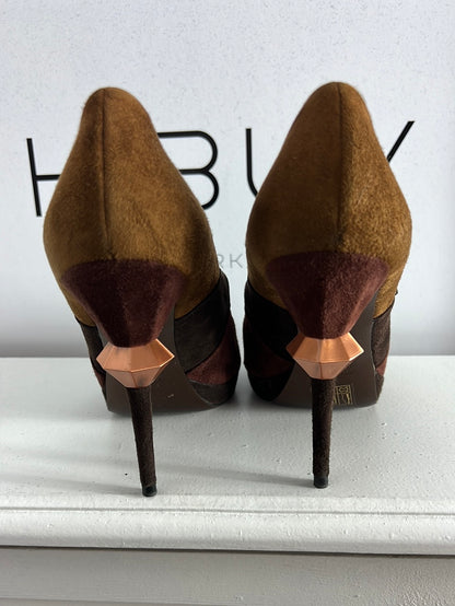 MIU MIU. Tazones peeptoes marrones detalle tacón. T 37,5