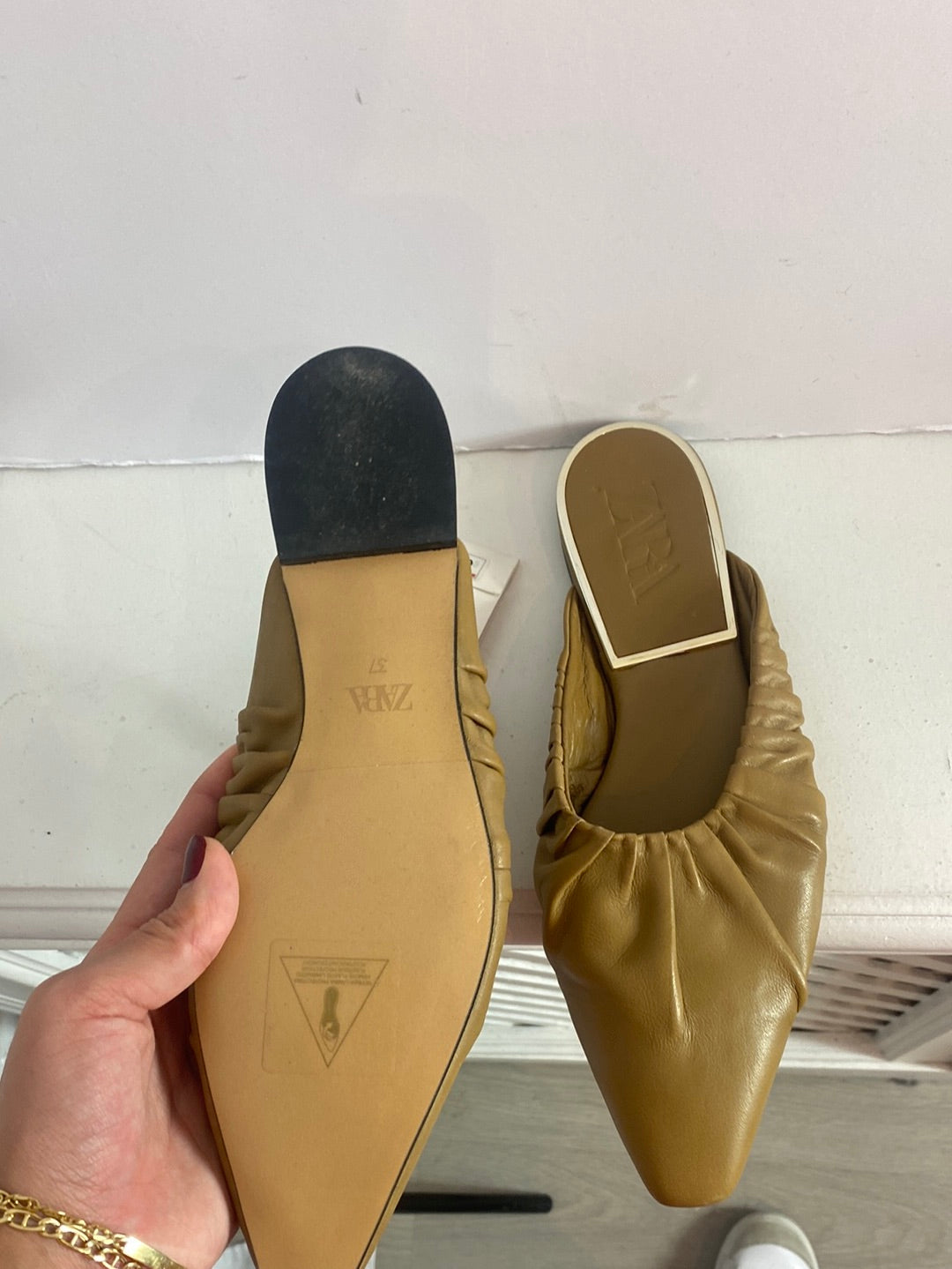 ZARA. Mules marrón polipiel. T.37