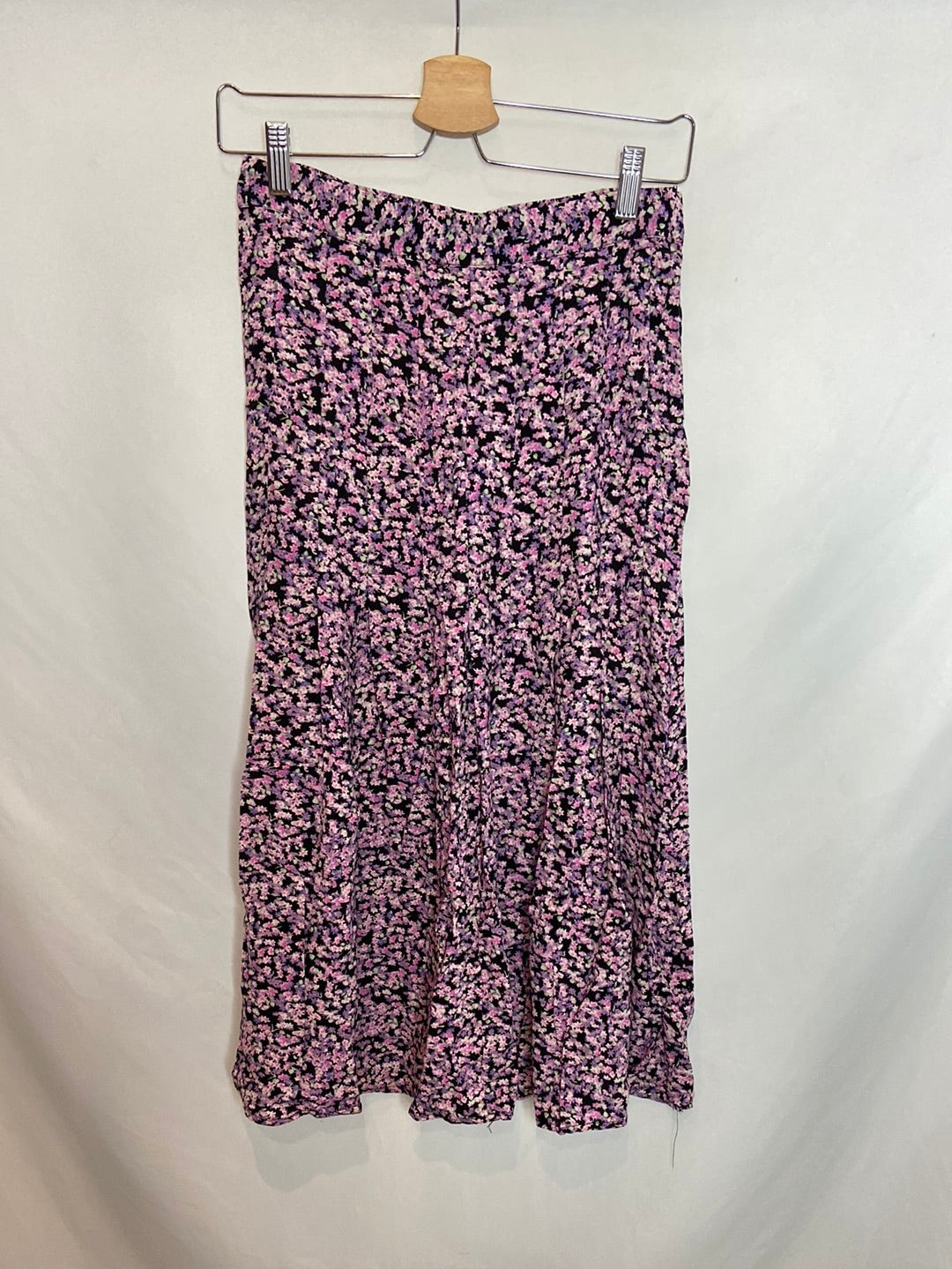 H&amp;M. Floral midi skirt. Size 38