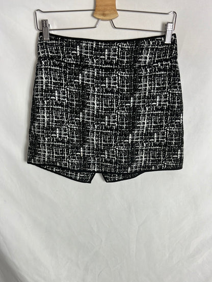 SUNCOO. Black and white button-down short skirt. TS