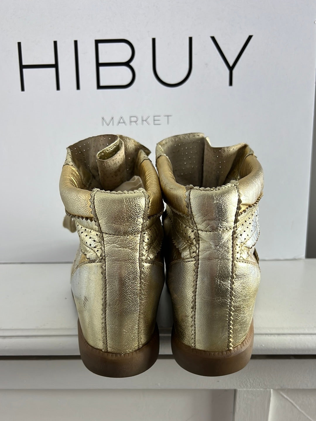 ISABEL MARANT. Deportivas doradas plataforma interior. T 40