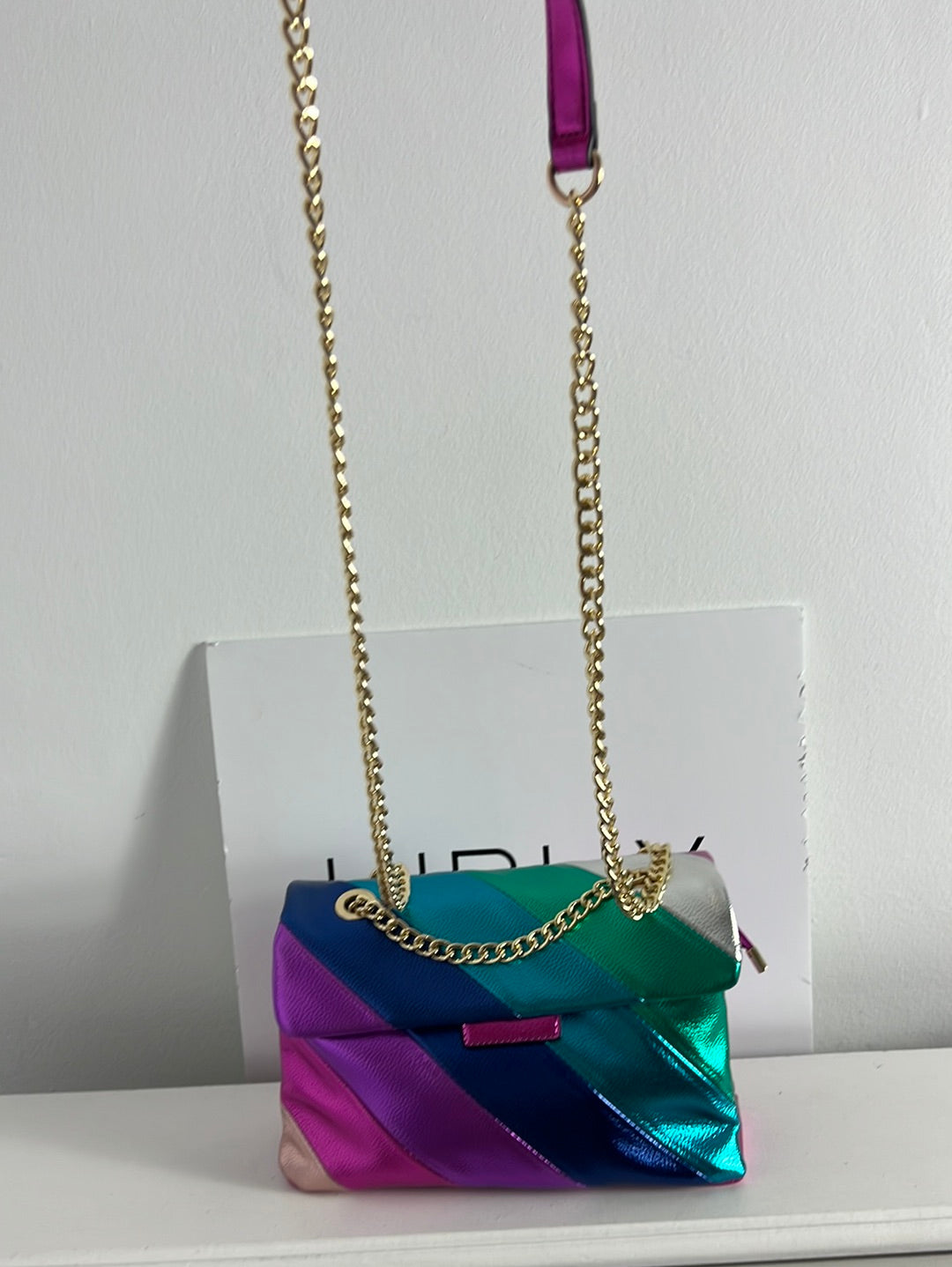 OTRAS. Bolso multicolor metálico