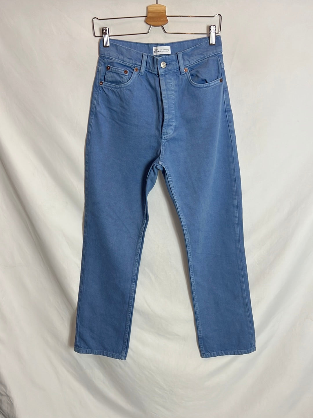 ZARA. Denim rectos azules abotonados. T 36