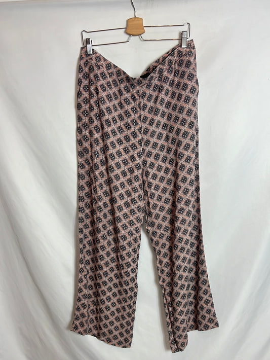H&amp;M. Printed wide-leg flowing trousers. Size 46