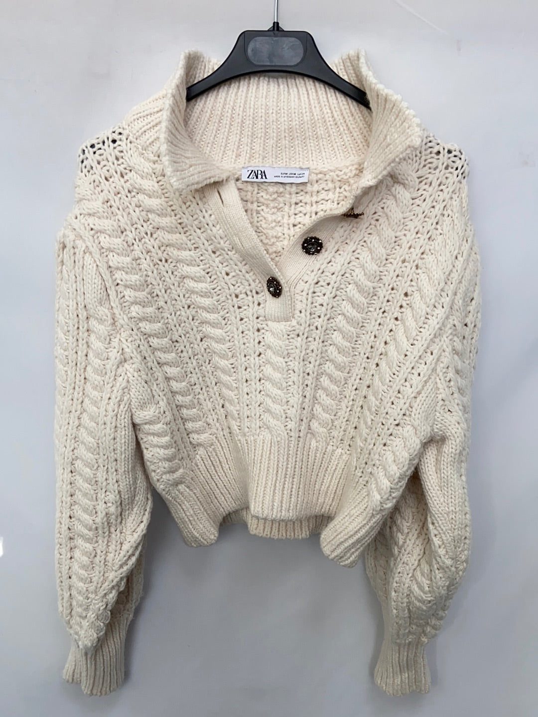 ZARA. Oversized beige cropped sweater with jewel buttons TM