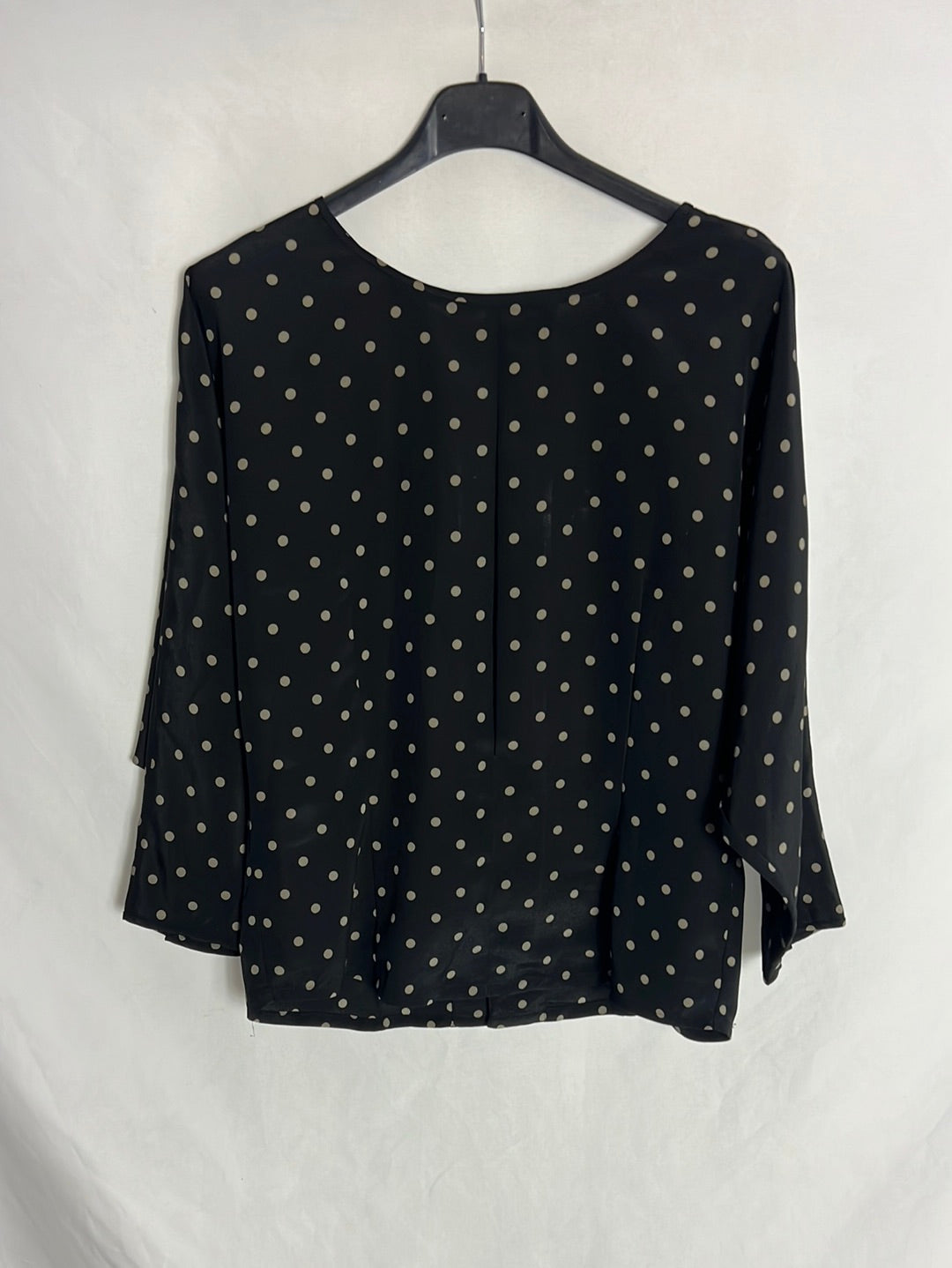 SUSISWEEDRESS. Black blouse with beige polka dots. TM