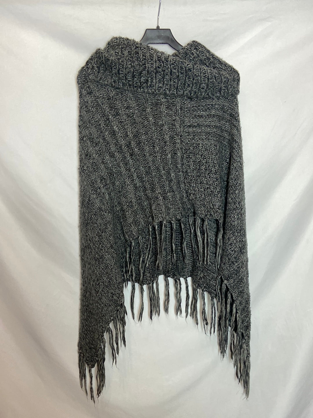 DONATZELLI. Poncho gris de punto TU