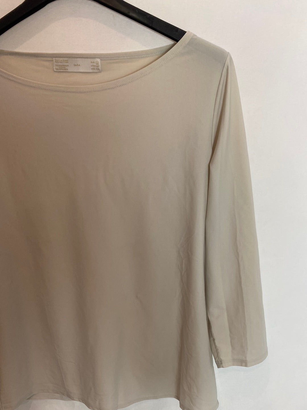 ZARA. Camiseta manga larga elástica. T.M