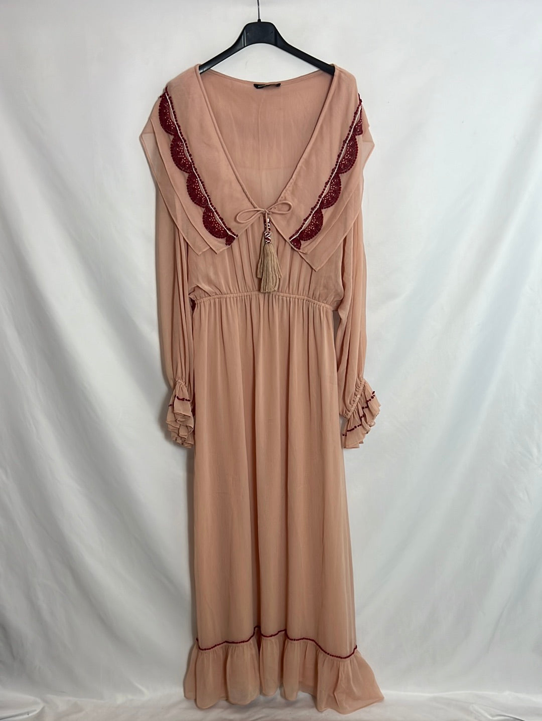 MAGNOLIA. Long pink chiffon beaded dress. TM