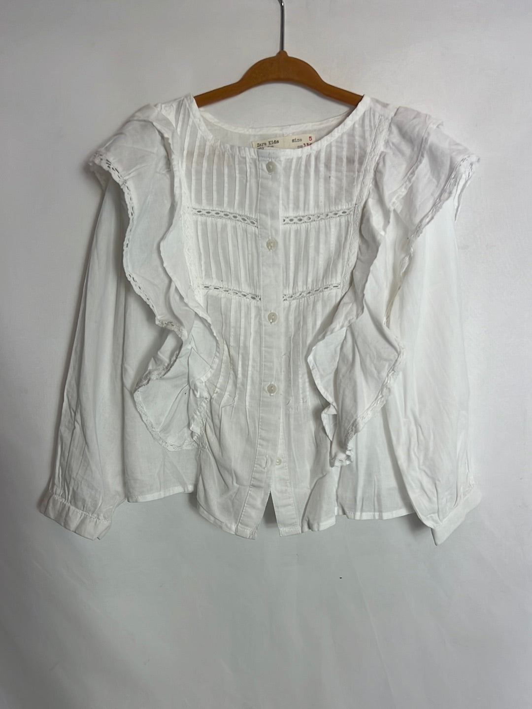 ZARA. White ruffled girls' blouse. Size 5 years