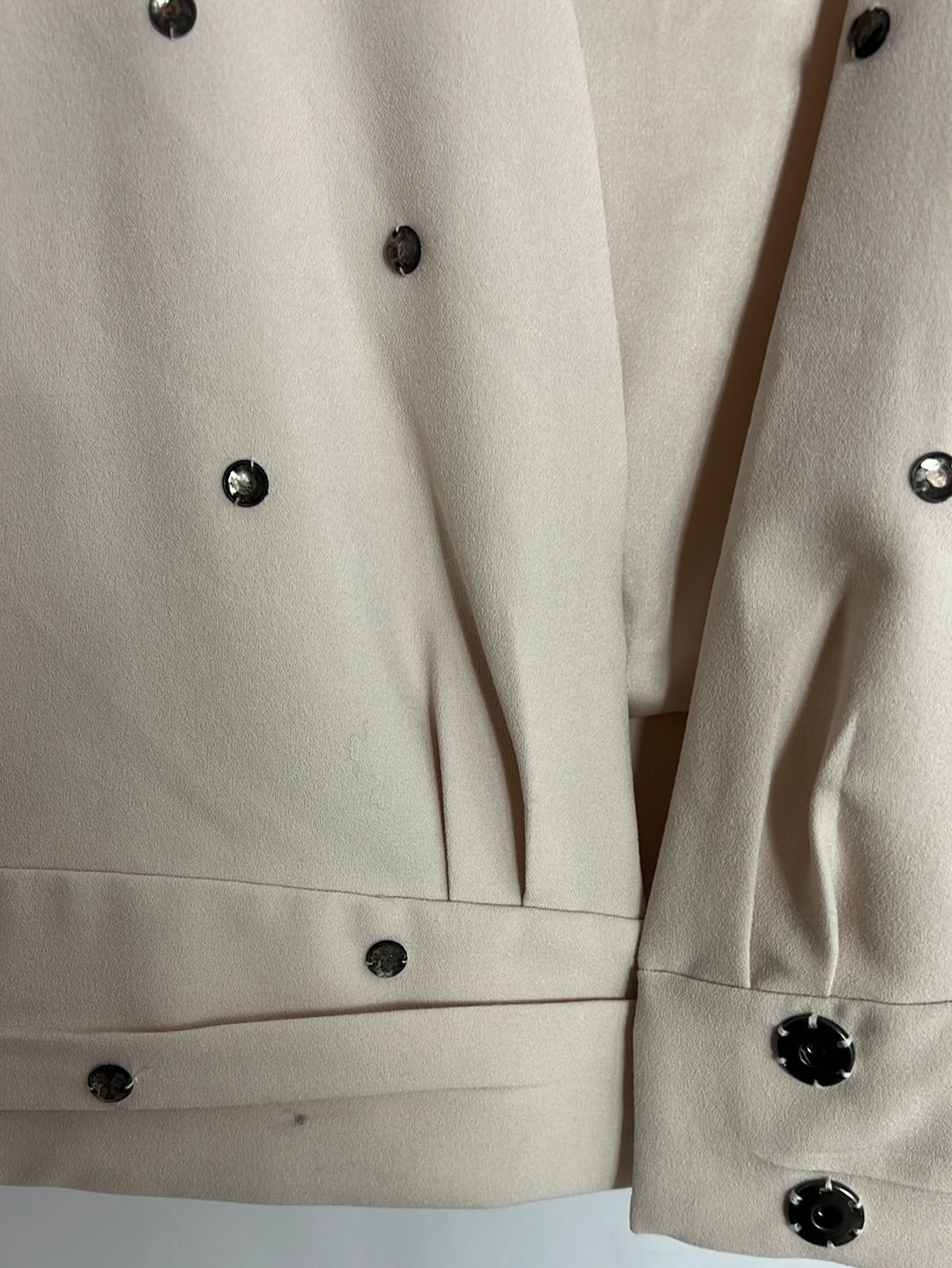 INTROPIA. Beige jacket with rhinestone detail. Size 46 (L)