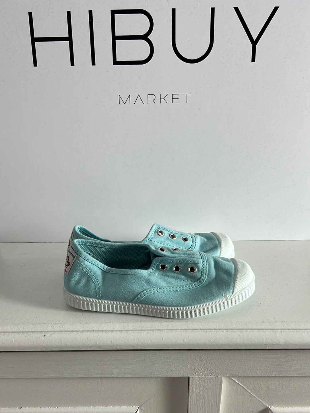 PISAMONAS. Light blue canvas sneakers with toe caps. Size 29