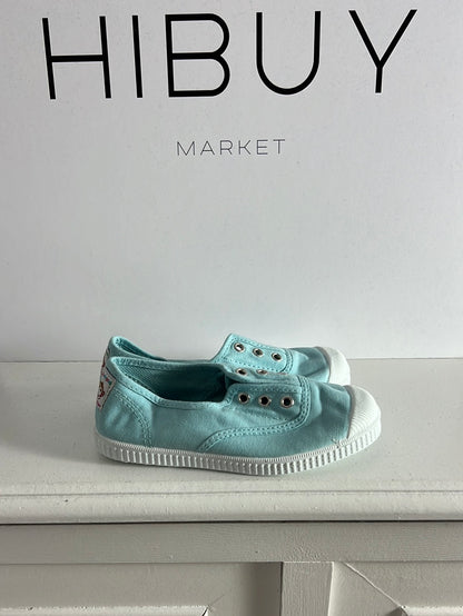 PISAMONAS. Light blue canvas sneakers with toe caps. Size 29