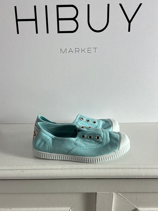 PISAMONAS. Light blue canvas sneakers with toe caps. Size 29