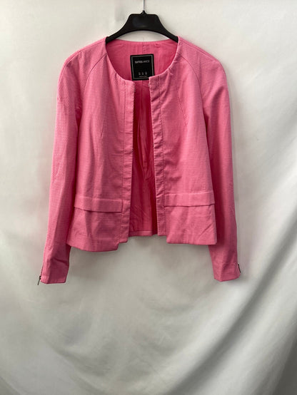 BLANCO. Chaqueta rosa textura. T M