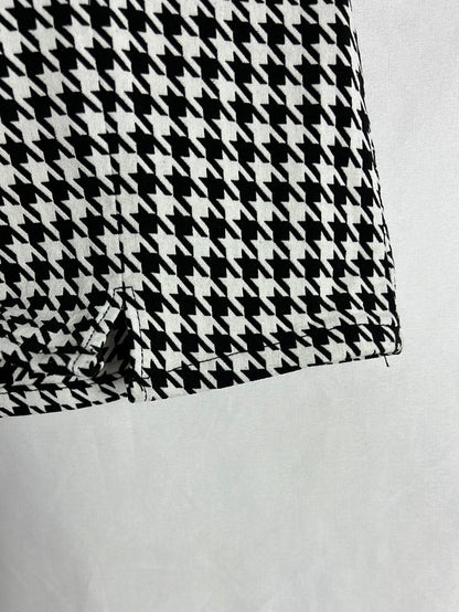LEFTIES. Short houndstooth skirt. TM