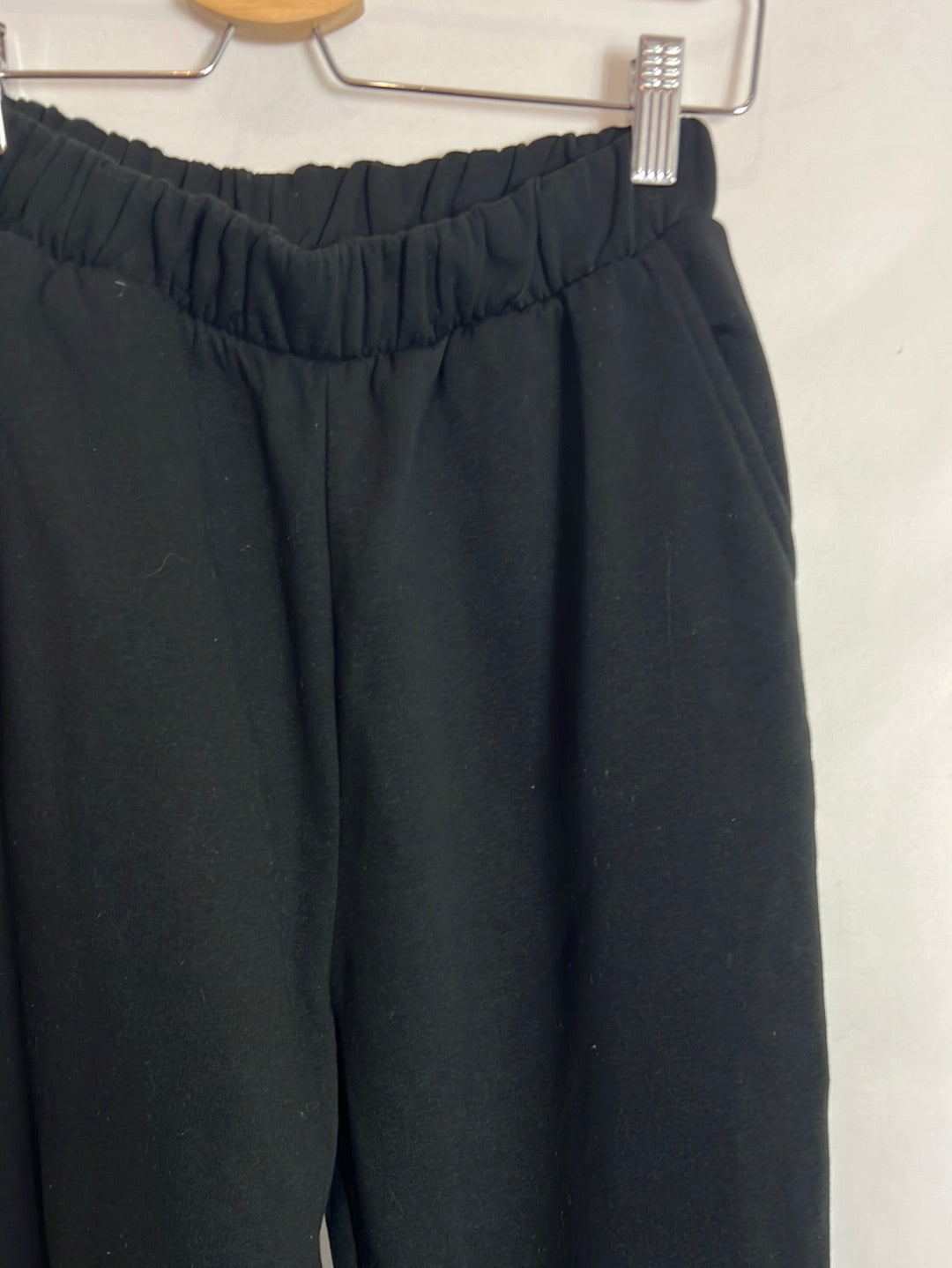 ZARA. Pantalón negro felpa cintura fruncida. T S