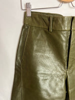 ZARA. Pantalón culotte verde efecto piel. T XS