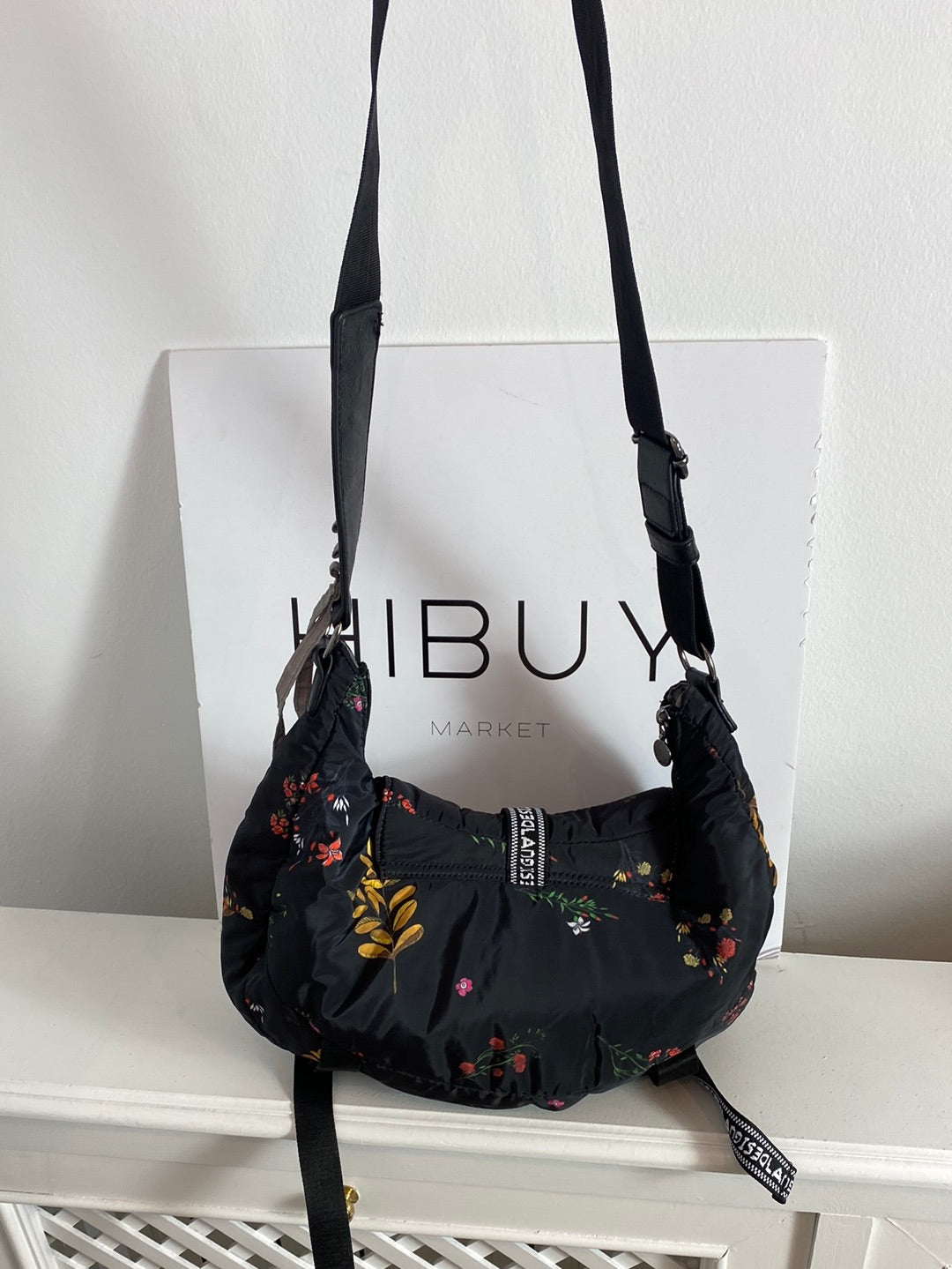 DESIGUAL. Bolso negro con flores