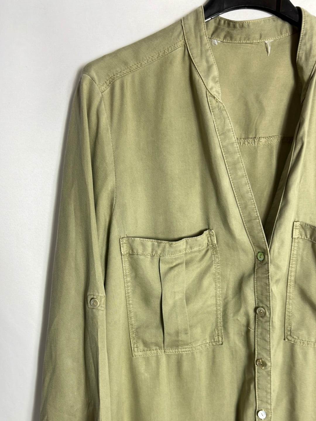 OTHERS. Short green dress with ruffles. TM