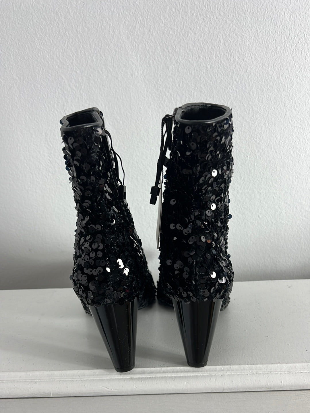 ZARA. Botines negro lentejuelas. T 39