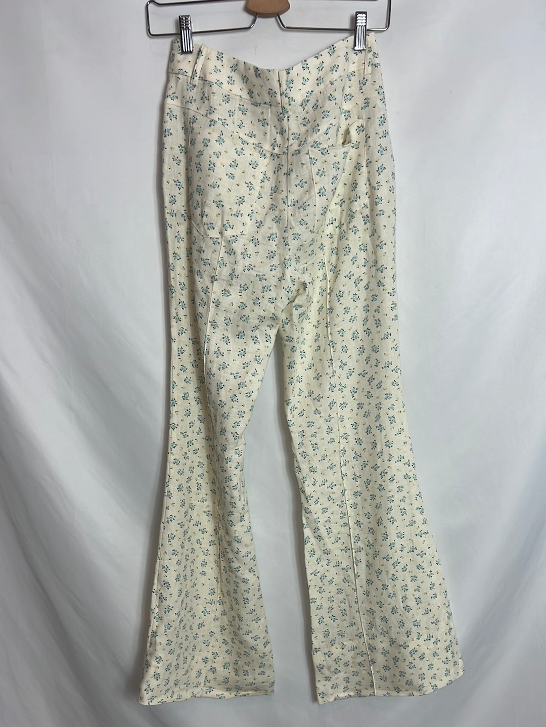 MANGO. Pantalón lino fluido flores. T 34