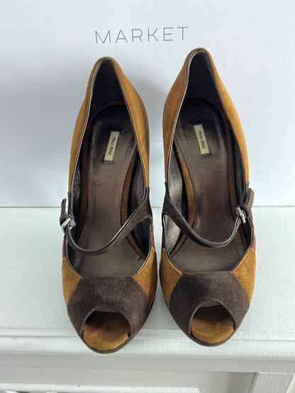 MIU MIU. Tazones peeptoes marrones detalle tacón. T 37,5