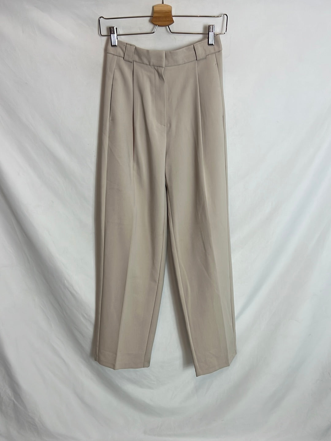 PRIMARK. Pantalón pinzas pata ancha. T 36