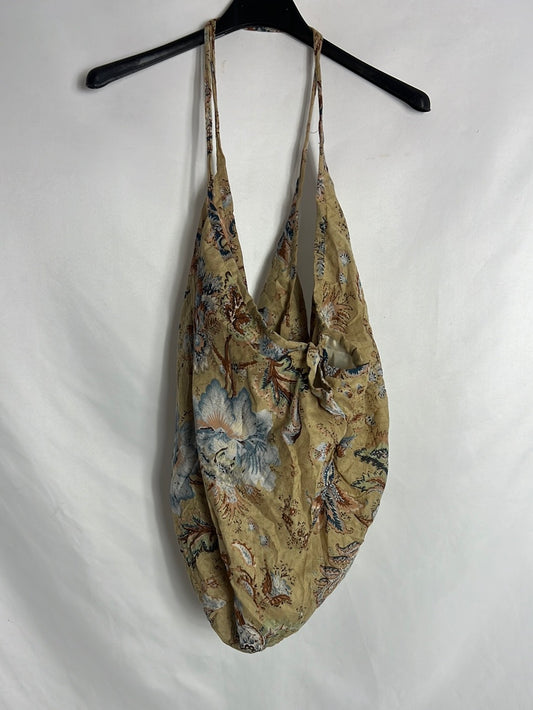 OTRAS. Bolso tipo saco estampado con cremallera (tara)