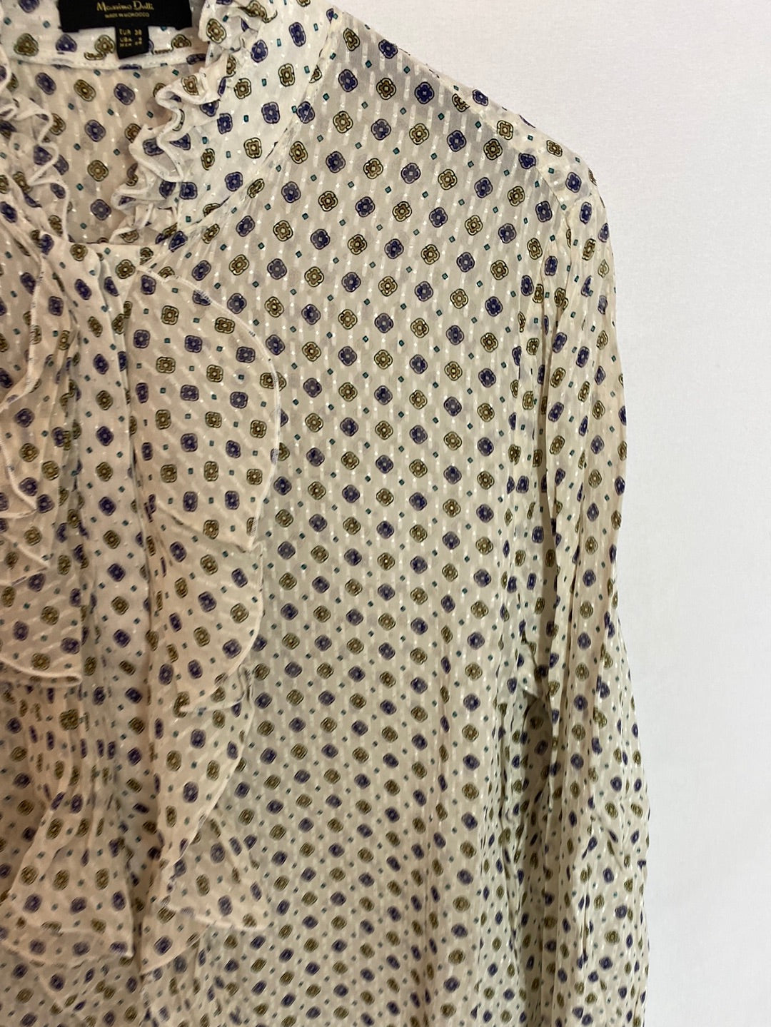 MASSIMO DUTTI. Blusa volantes estampada T.36