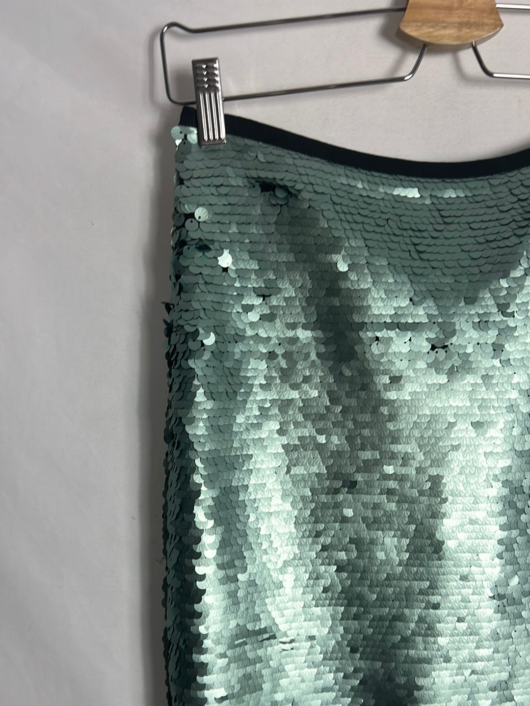 MANGO. Falda midi lentejuelas metalizada. T 34