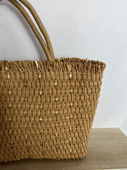 KIABI. Raffia basket with gold details (tara)