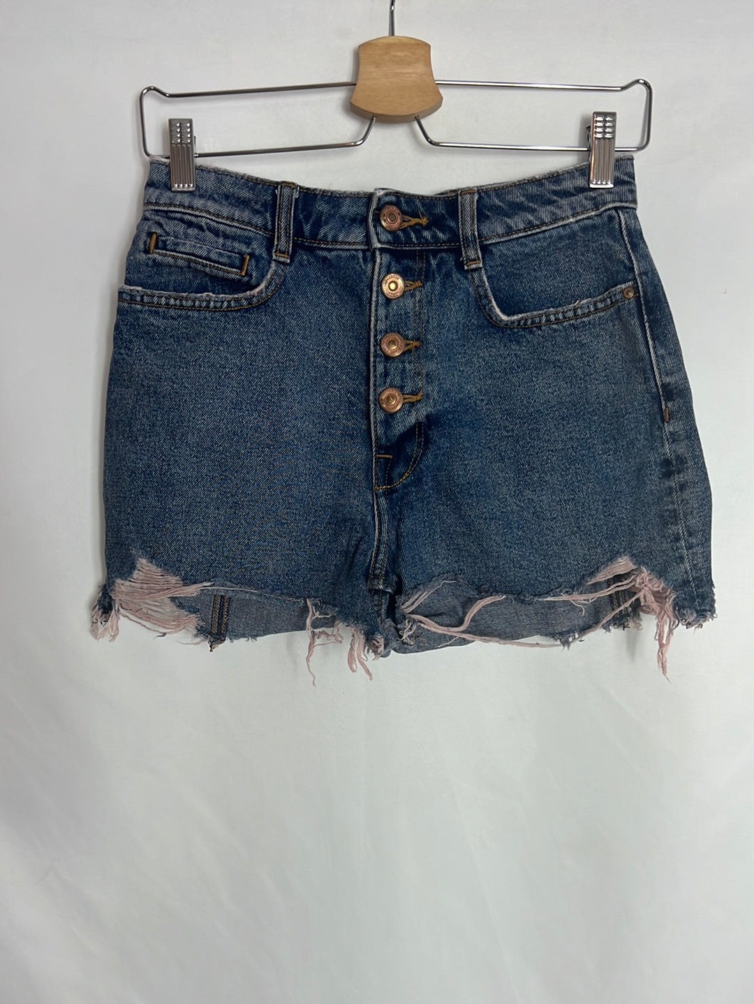 ZARA. Short denim deshilachado. T 36