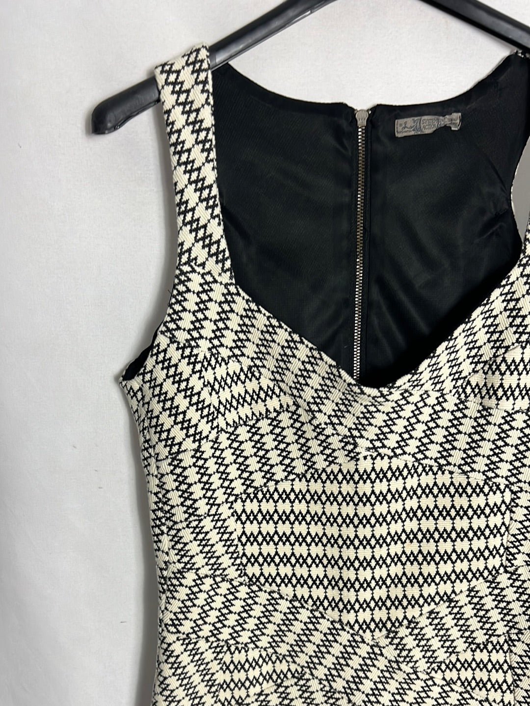 SYSTEMACTION. Black and white textured fitted dress. Size 38