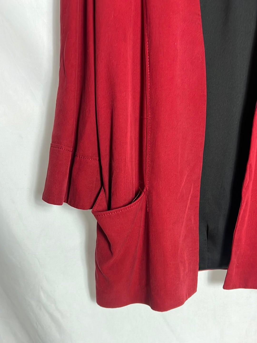 ZARA. Blazer roja fluida. T S