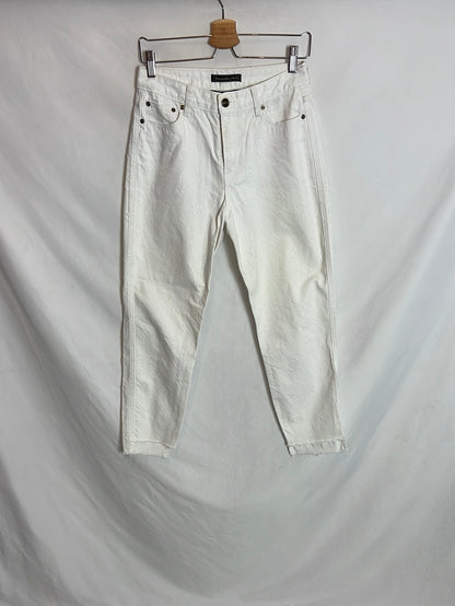 ABERCROMBIE & FITCH. Pantalón vaquero blanco bordados. T 27 (36)
