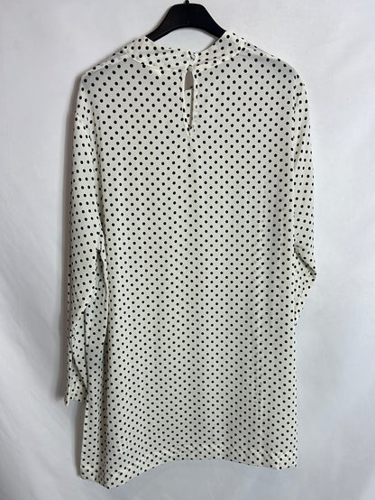 H&amp;M. White blouse with black polka dots. Size 46