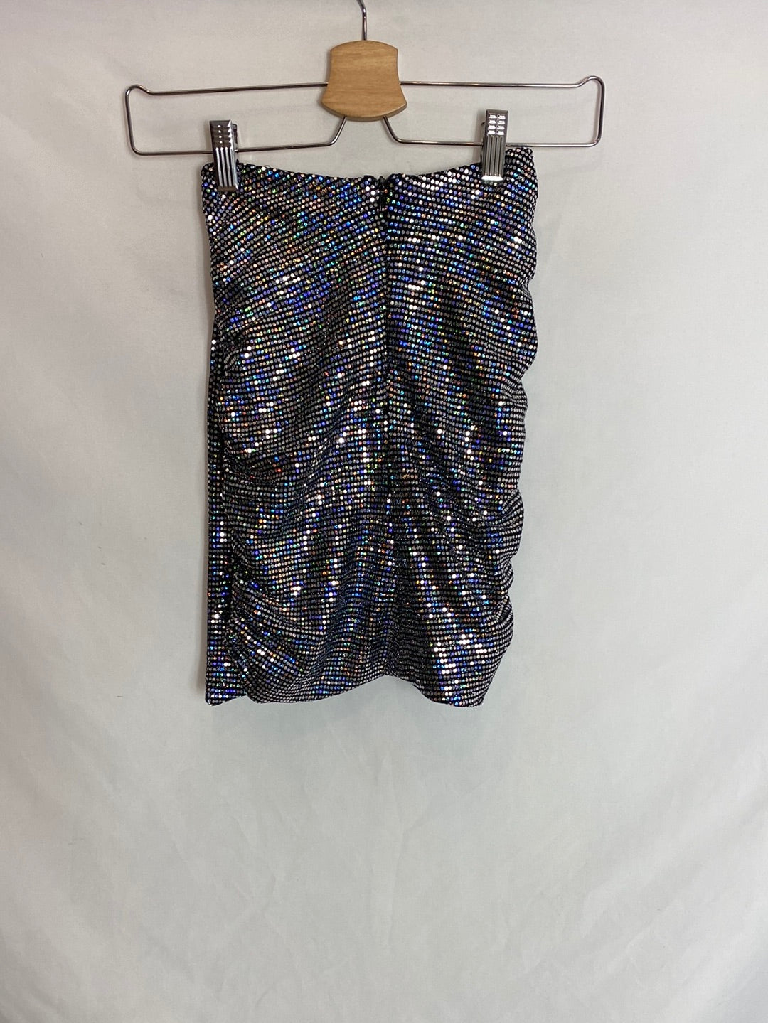 BERSHKA. Falda corta lentejuelas. T.XS