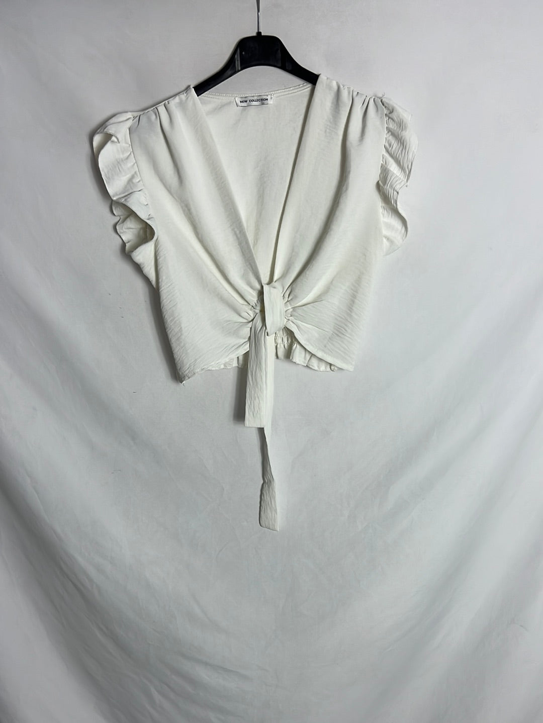 NEW COLLECTION. Top blanco corto arandela. T M