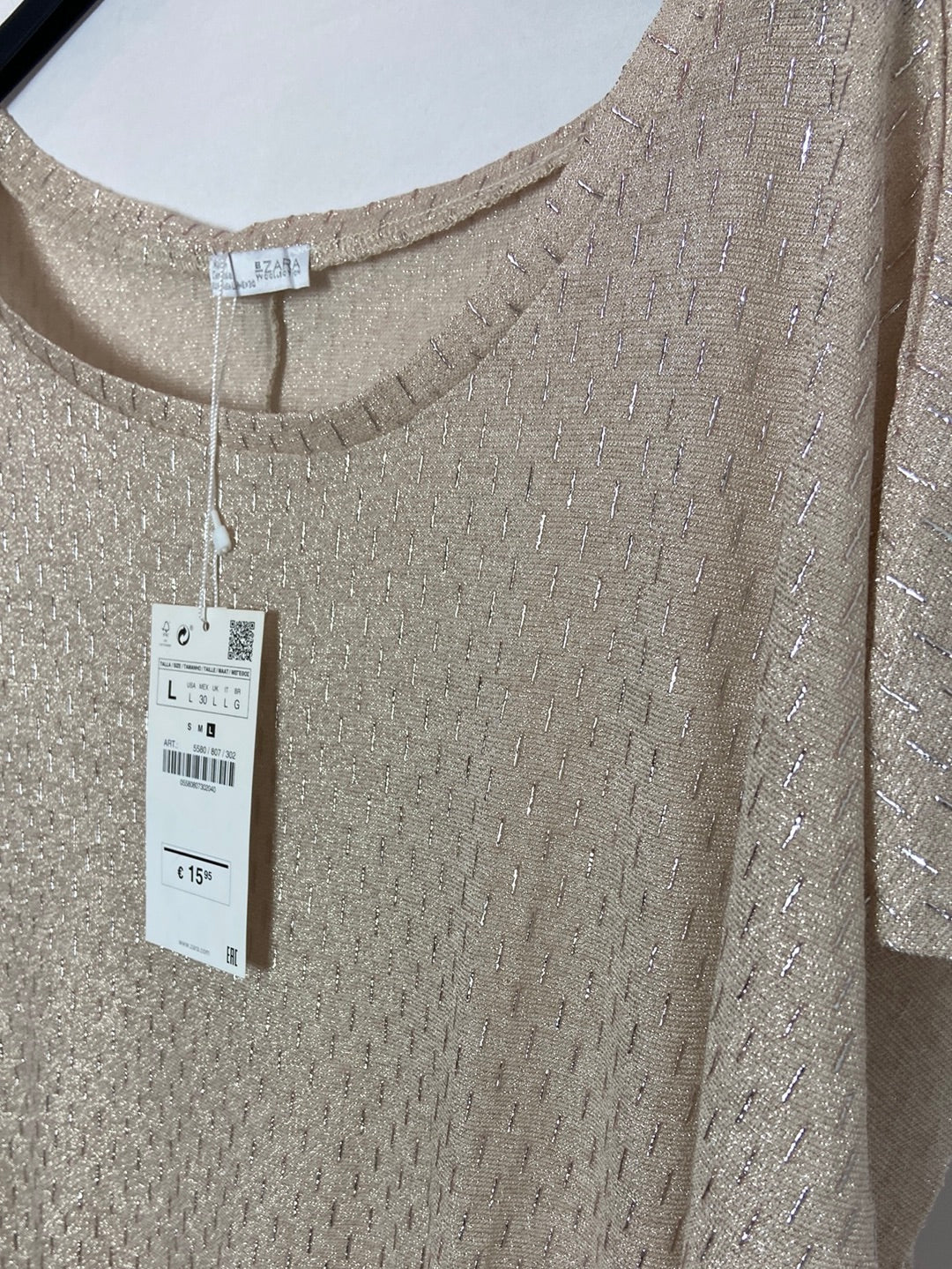 ZARA. Camiseta beige detalle hilos  T. L