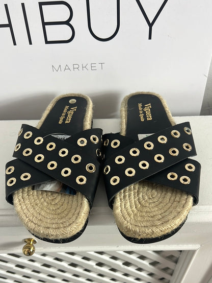 VIGUERA. Alpargata negra tachuelas .38